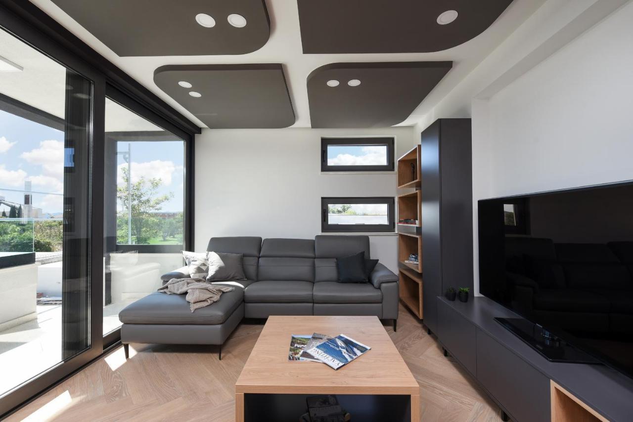 Lazy - Luxury Yachting *